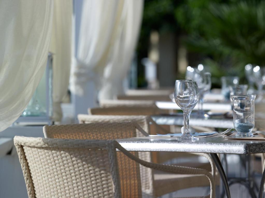 Blue Harmony Hotel Kini Екстериор снимка