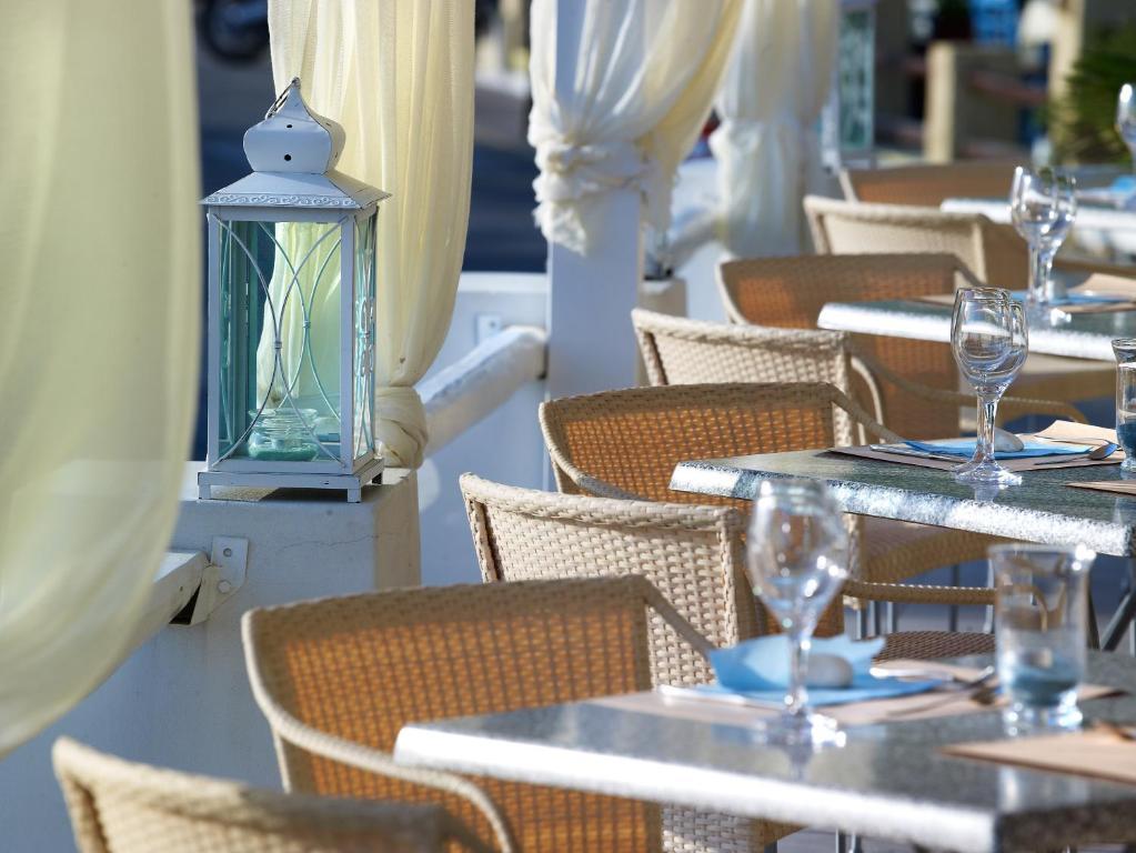 Blue Harmony Hotel Kini Екстериор снимка