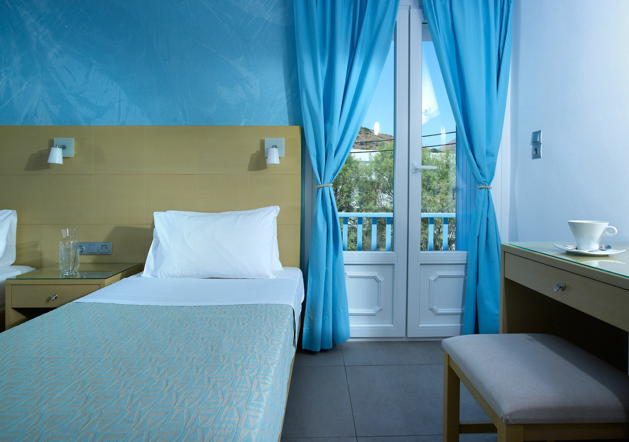 Blue Harmony Hotel Kini Екстериор снимка