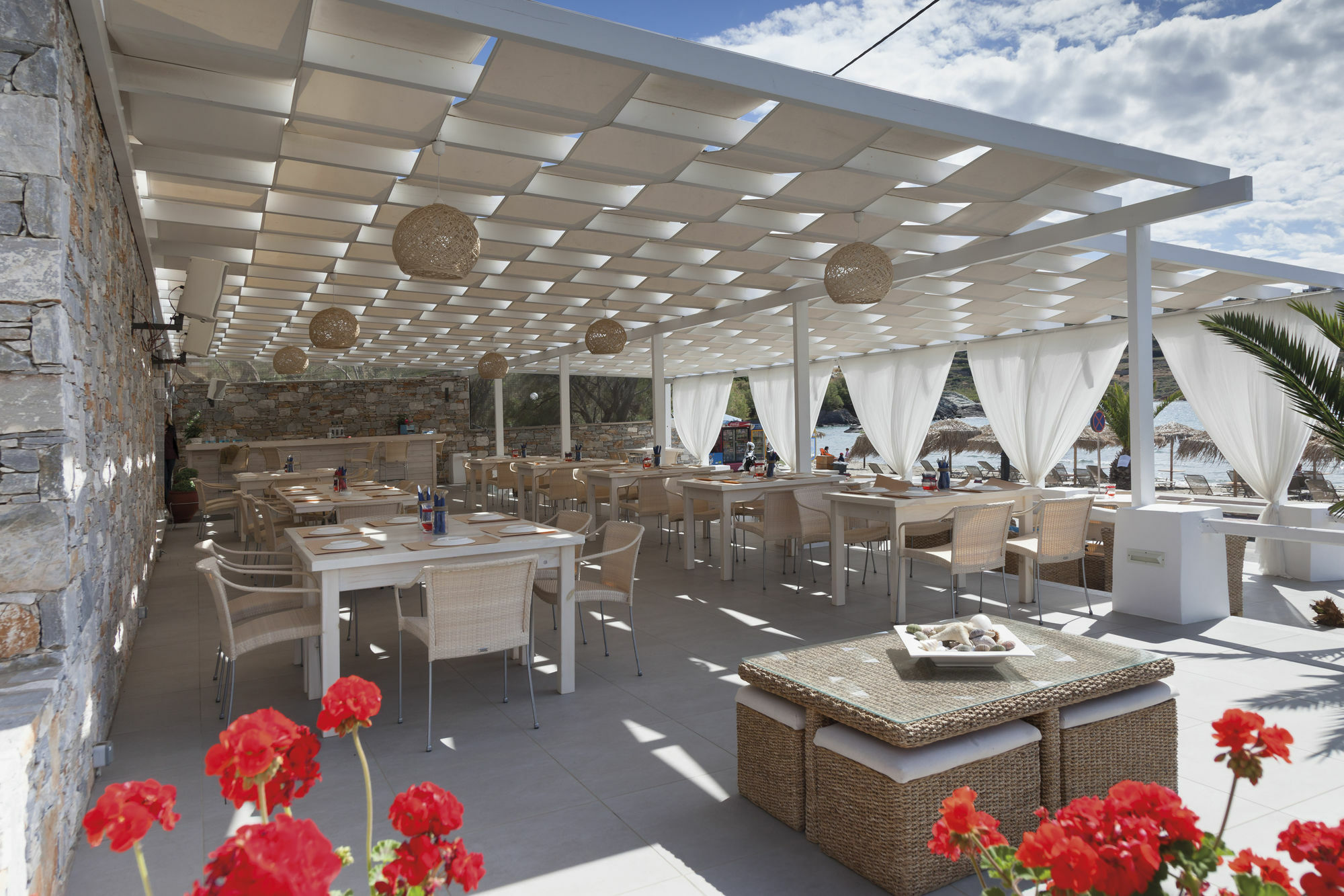 Blue Harmony Hotel Kini Екстериор снимка